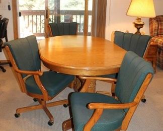Wonderful styled and comfortable oak dining table with four chairs and extra leaves.