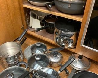 039 Cooks Essentials Pots Pans