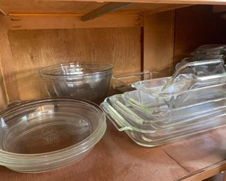064 Pyrex Dishes Bowls