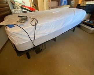 208Adjustible. Power Base Bed