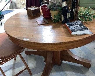 Round oak antique table