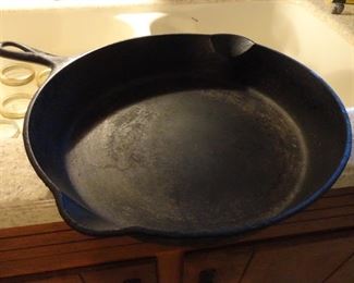 Vintage 10" Griswold Cast Iron Pan