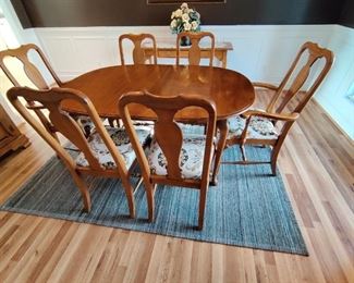 Ethan Allen Dining Room Set with 2 leaves