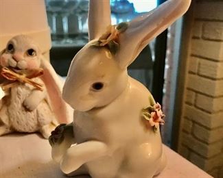Lladro sitting bunny