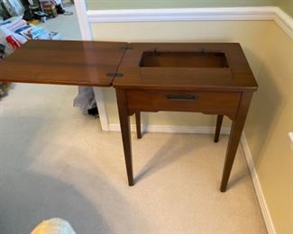 $58 sewing machine table without sewing machine