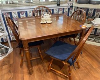 $185 kitchen table with built in leave under top & 4 chairs 