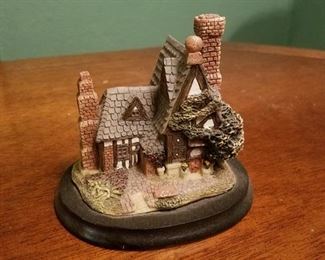 Vintage David Winter Cottage