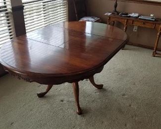Cherry dining table in excellent condition with leaf and six chairs