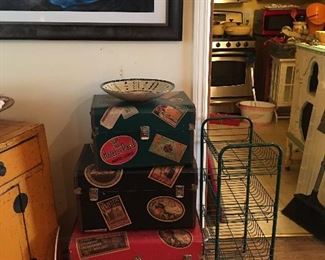 Trunks, Arts, Kitchen Le Creuset, Farmhouse Cabinets