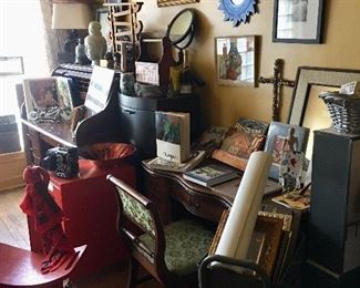 Vintage Furniture Roll Top Desk w/Lighting Underneath