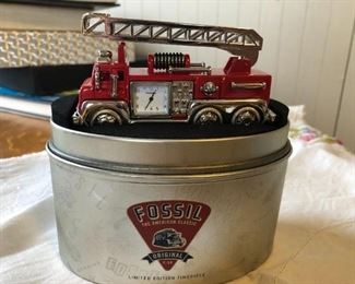 Fossil Fire Truck Desk Clock. Novelty Fire Engine LE Collectible $25 NIB (Photo 2/4)