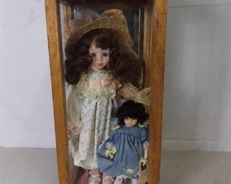 Lot of 2 Robin Woods Porcelain Hand Painted Dolls in Wooden and Glass Display Case with Mirror