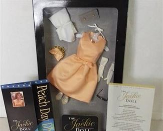The Franklin Mint - The Jackie Doll Accessories - Peach Day Dress with Certificate