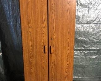 Tall Modern Wooden 5 Shelf Linen Cabinet - In Good Condition 28 x 16 x 72 Inches Location: 1E