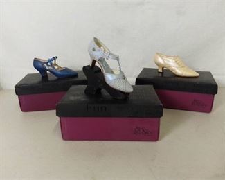 Lot of 3 Just The Right Shoe by Raine - Builtmore Estate Collection - Starry Night, Sweet Elegance, Something Blue - One Stand Included