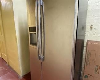 LG SIDE BY SIDE STAINLESS FRIDGE