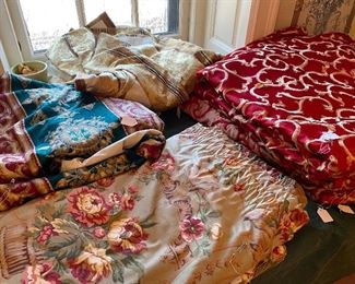 LINENS AND FABRICS