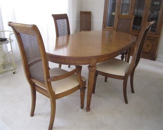 DINING TABLE AND 6 CHAIRS AND LEAVES BY THOMASVILLE