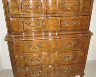 CHEST OF DRAWERS BY THOMASVILLE