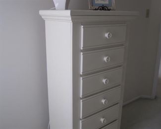 MATCHING CHEST OF DRAWERS