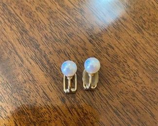 14K gold pearl earrings