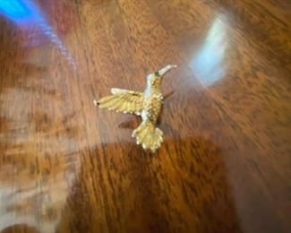 18K gold humming bird pin