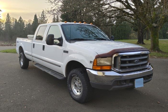 
1999 Ford F350 diesel, automatic transmission, 7.3L engine, 8 cylinders, with 348K miles. Runs good.
