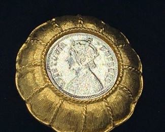 ESTEE LAUDER COMPACT VICTORIA EMPRESS LUCKY COIN