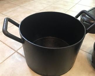 Custom Made Cast Iron 
   Gumbo/Soup  Pot with (2) Handles
Height   9.5”
Width   14”