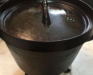 Rare Gate Marked from 1800’s Vintage Cast Iron Deep Footed 
Cowboy Bean Pot 
Size  N I 8