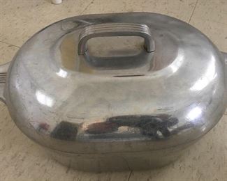 Vintage Magnalite  Roaster & Lid
    8 Quart Size