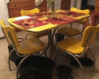 Super Cool Retro Drop Leaf Table with (4) Powder Coated Chairs  all in Canary Yellow🌻🌻🌻