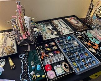 Lots of jewelry 