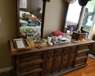 DRAWERS AND MIRROR