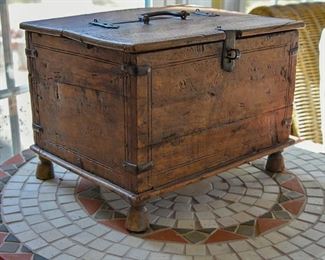 167. Antique tabletop box
