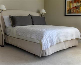 184. Great looking bed