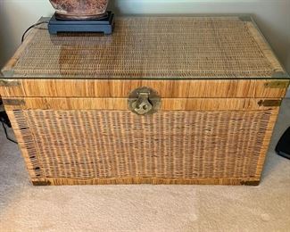 283. wicker trunk coffee table with glass top