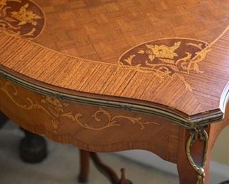 371. table/night stand detail