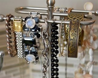 429. lots of costume jewelry