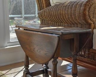 471. wooden table, folding