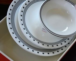 507. black and white dish set