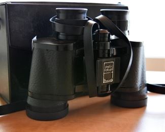 530. see the world through these binoculars!