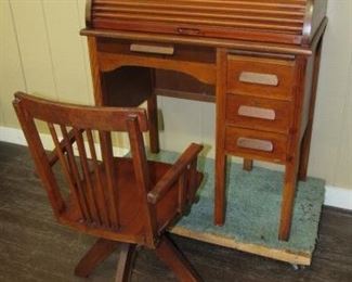 Child's Roll Top Desk w/Chair