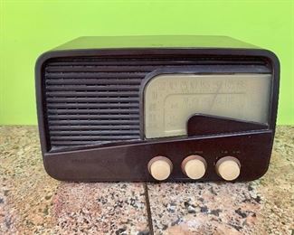 $40 - General Electric radio; Tested and does not work cord is worn and needs to be replaced; 8.5" H x 13" W x 6.5" D