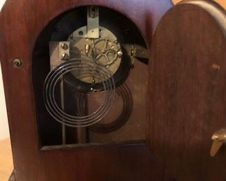 Mantle Clock 