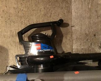 Vacuum leaf blower 