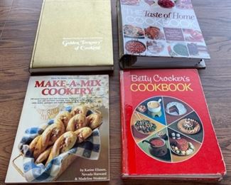 CLEARANCE ! $2.00 NOW, WAS $8.00.......................Cookbooks (S080)