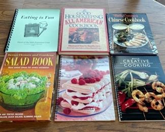 CLEARANCE ! $2.00 NOW, WAS $6.00............................Cookbooks (S076)