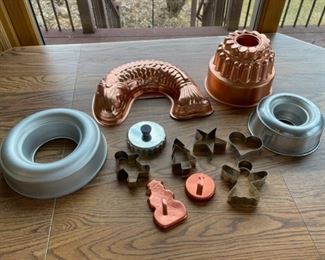 REDUCED! $7.50 NOW, WAS $10.00....................Jello Molds and Cookie Cutters (S070)