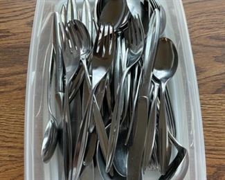 $24.00......................Rogers Bros Syymetry Silverplate Silverware Set (S072)